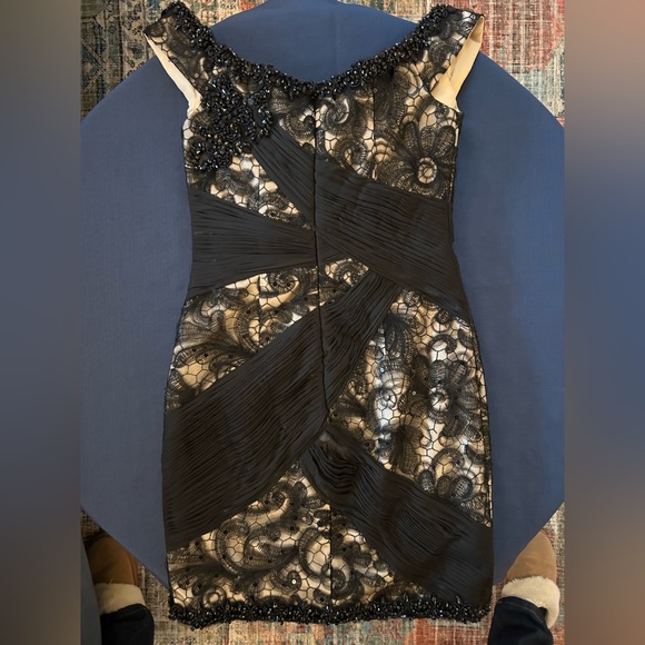 Lace Beaded Off-the-Shoulder Mac Duggal Dress, size 4 - Picture 5 of 13